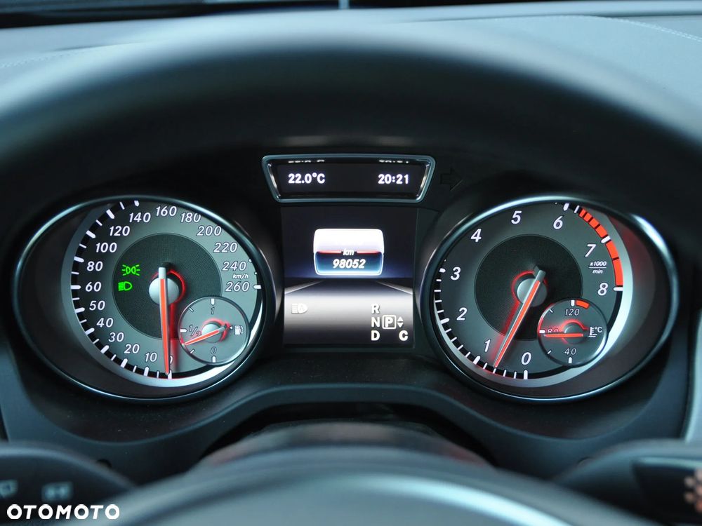 Mercedes-Benz GLA 250 4Matic 7G-DCT UrbanStyle Edition - 11