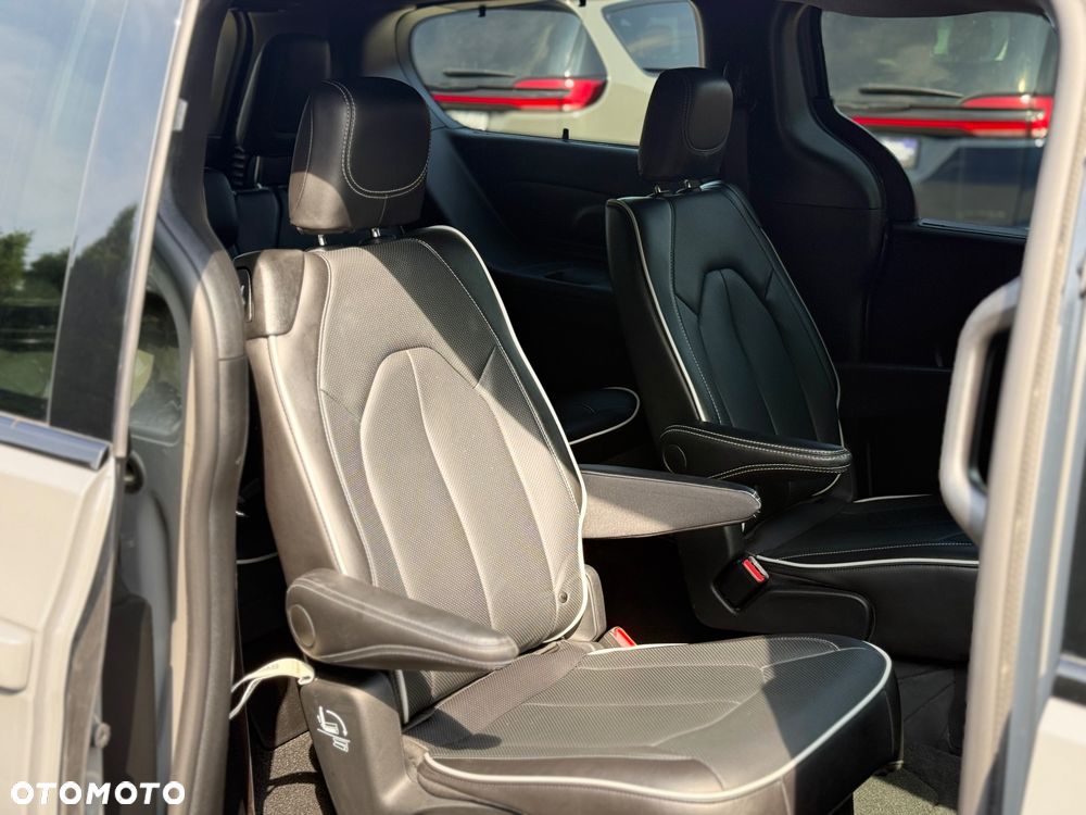 Chrysler Pacifica - 30