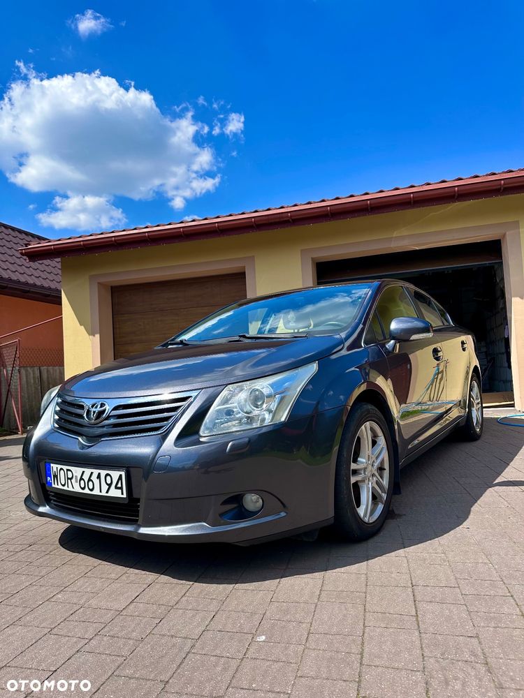 Toyota Avensis 1.8 Luna - 1