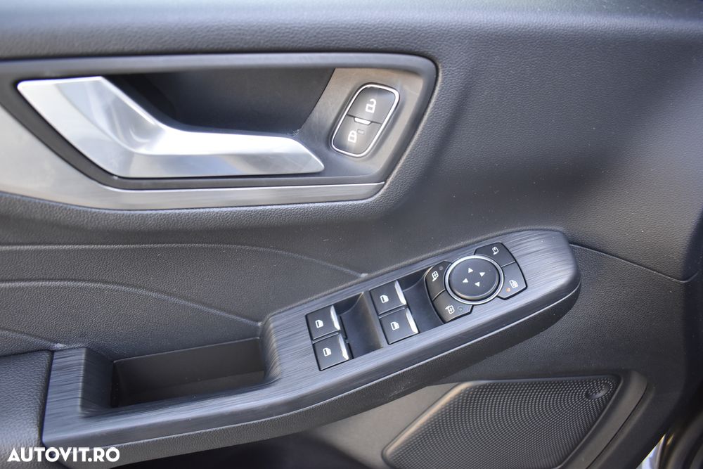 Ford Kuga - 35