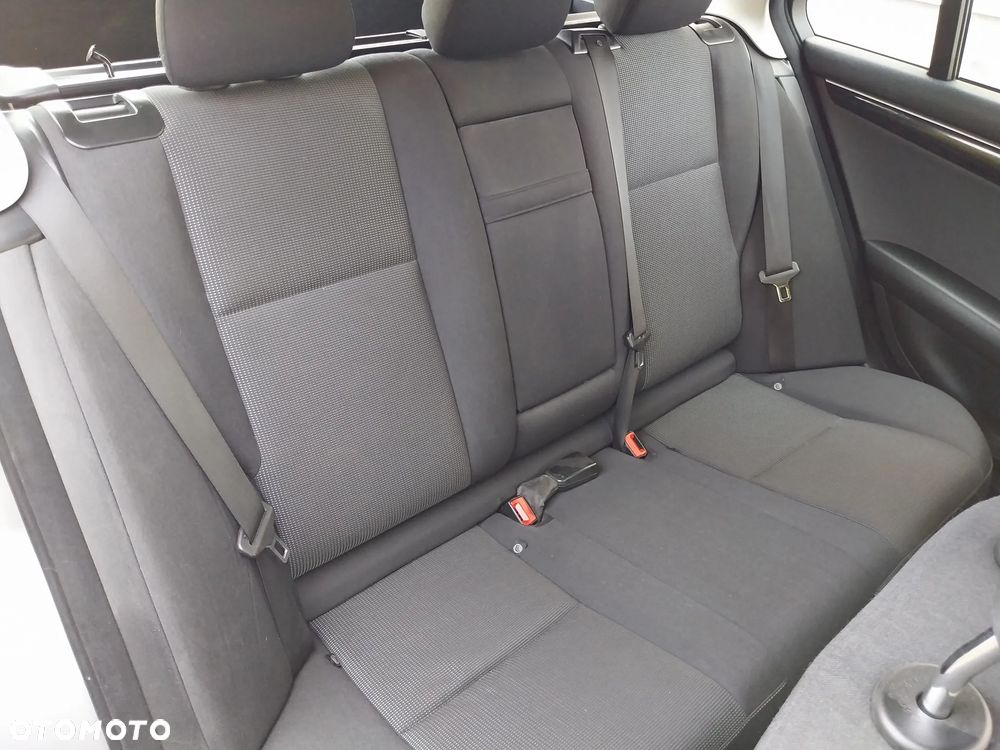 Mercedes-Benz Klasa C 180 BlueEFFICIENCY - 8