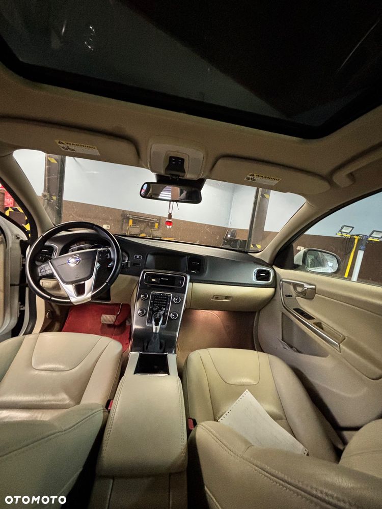 Volvo S60 T5 Drive-E Dynamic Edition (Kinetic) - 6