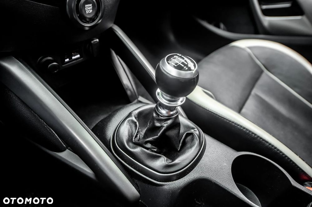 Hyundai Veloster 1.6 Turbo Premium - 24