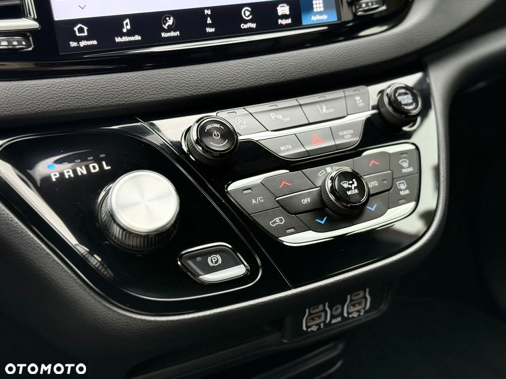 Chrysler Pacifica - 16