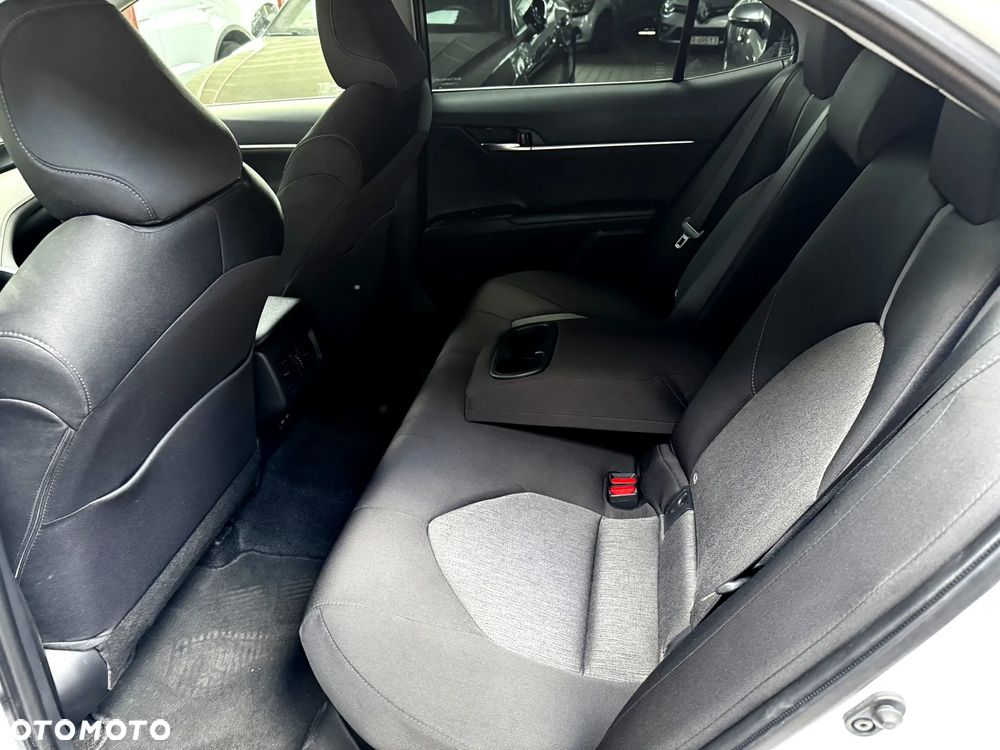 Toyota Camry - 12