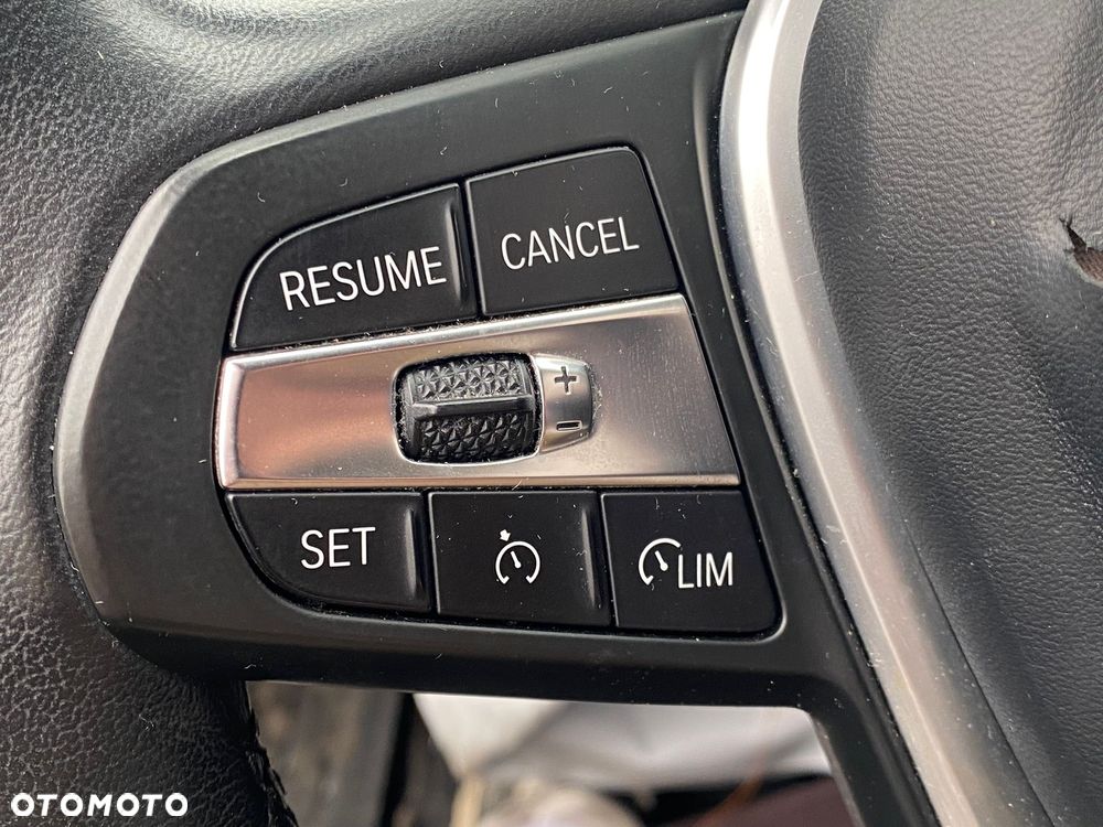 BMW Seria 3 320d xDrive - 25