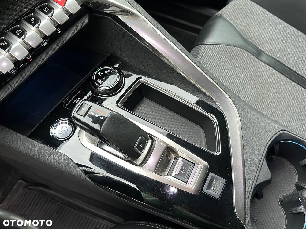 Peugeot 3008 1.5 BlueHDi Allure Pack S&S EAT8 - 9