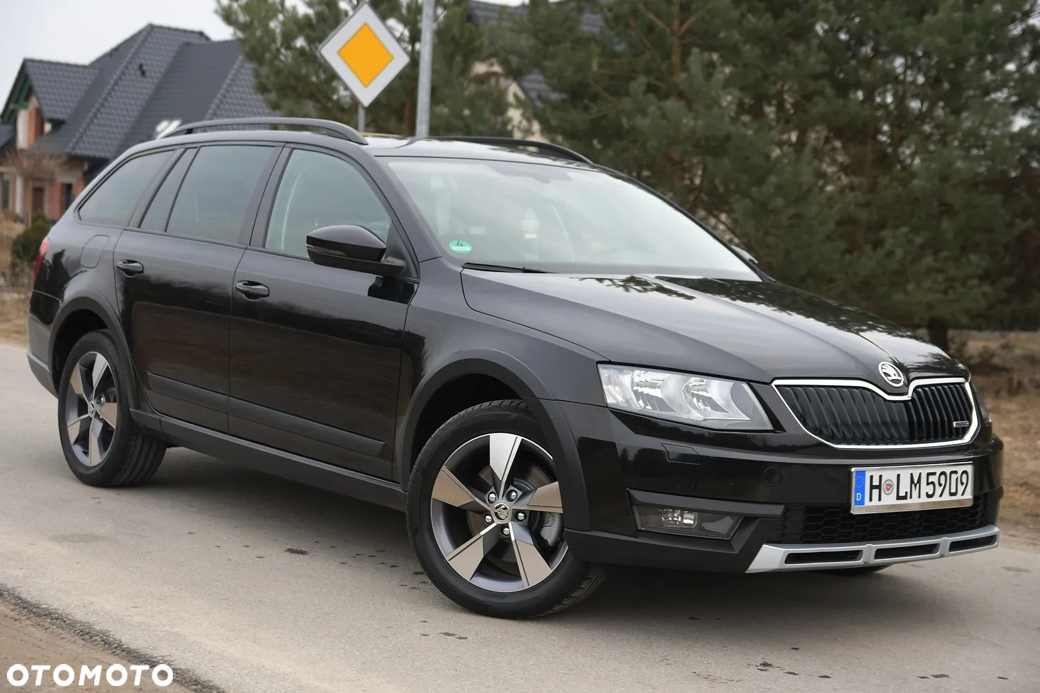 Skoda Octavia Combi 2.0 TDI 4x4 DSG Scout - 4