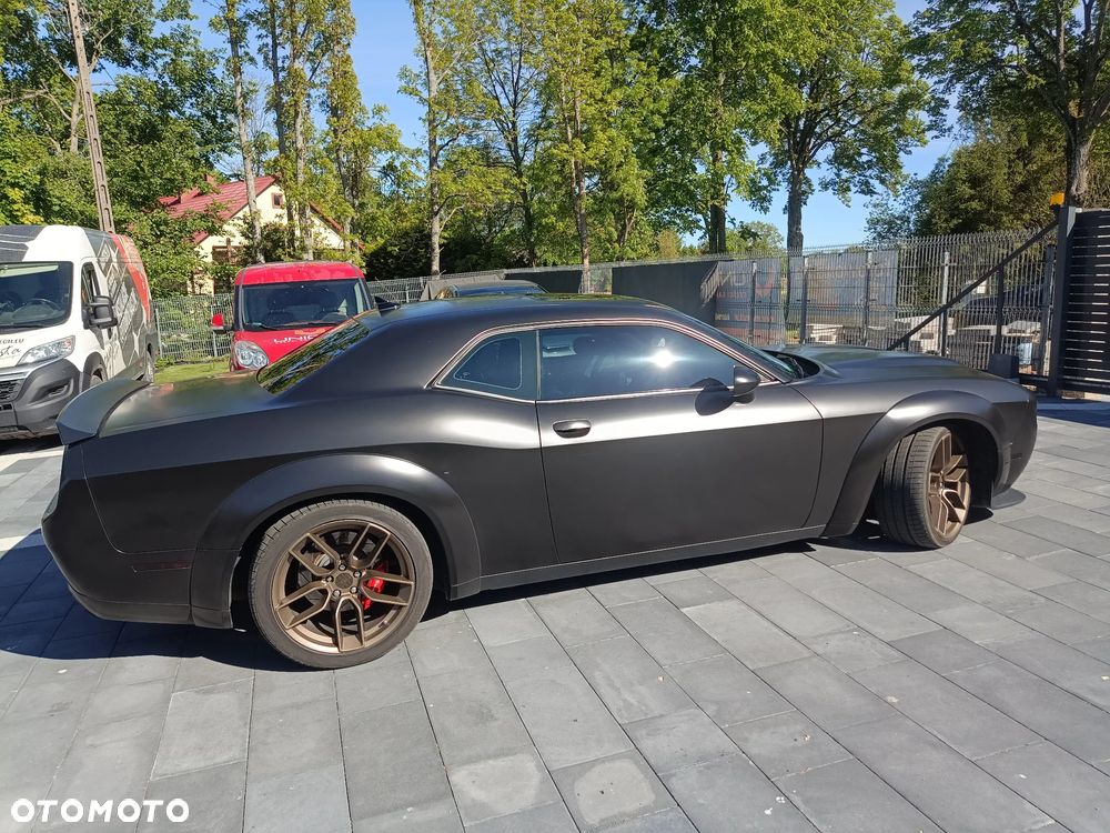 Dodge Challenger - 10