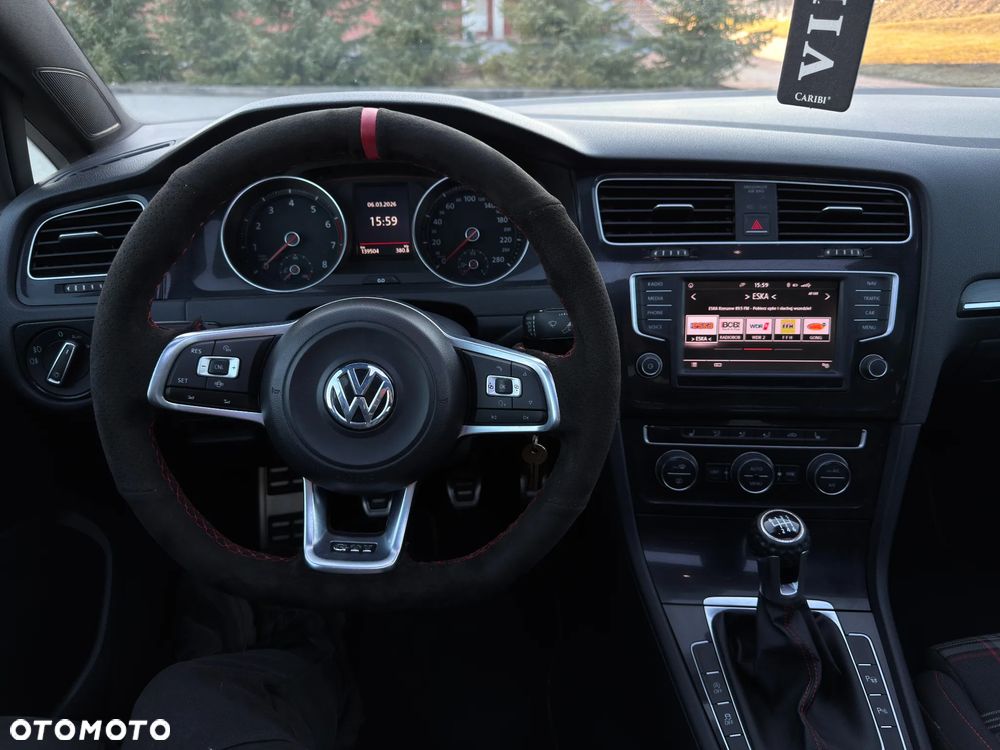 Volkswagen Golf - 16