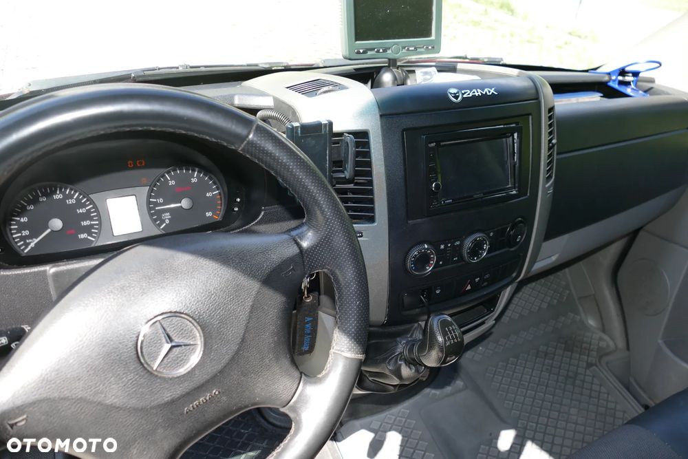 Mercedes-Benz Sprinter 319 - 13