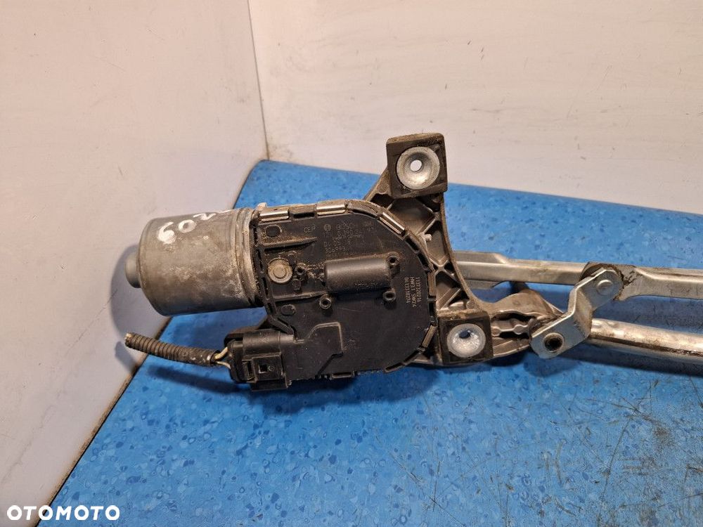 VOLVO V50 MECHANIZM SILNICZEK WYCIERACZEK PRZÓD 0390241924 D 4204 T - 7