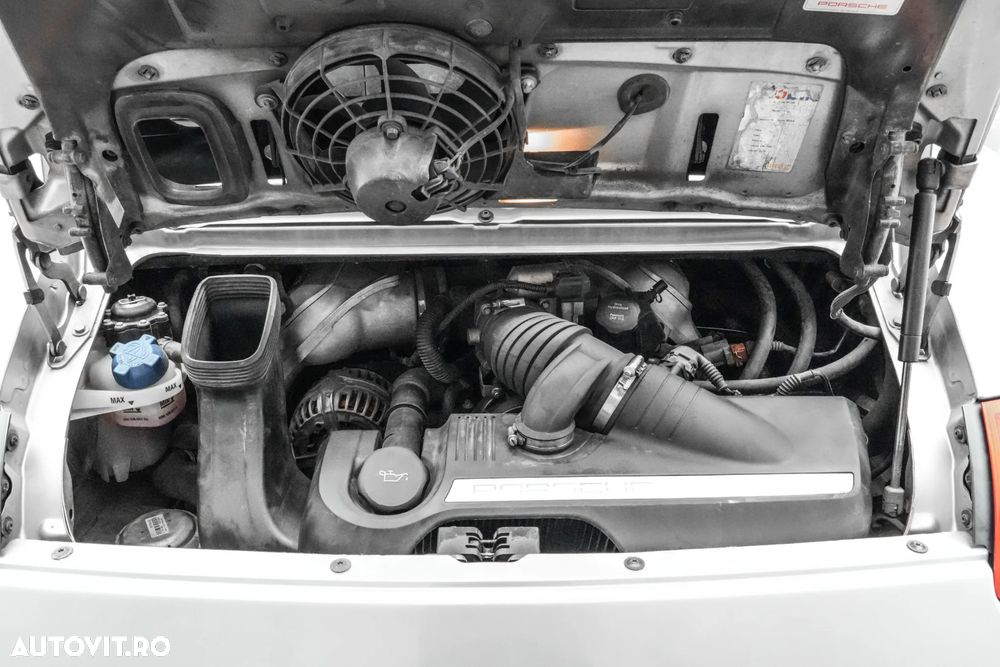 Porsche 911 Carrera 4 S - 22