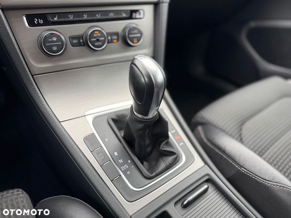 Volkswagen Golf - 32