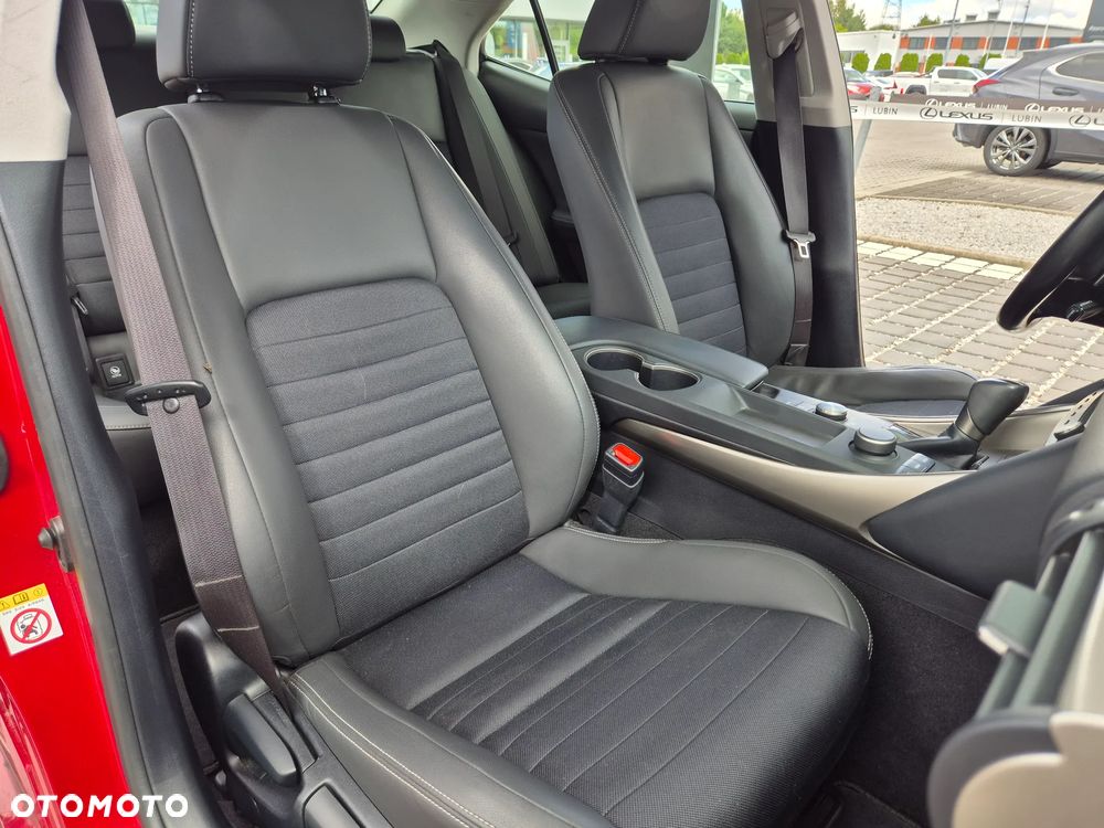Lexus IS 200t / 300 Elegance - 23