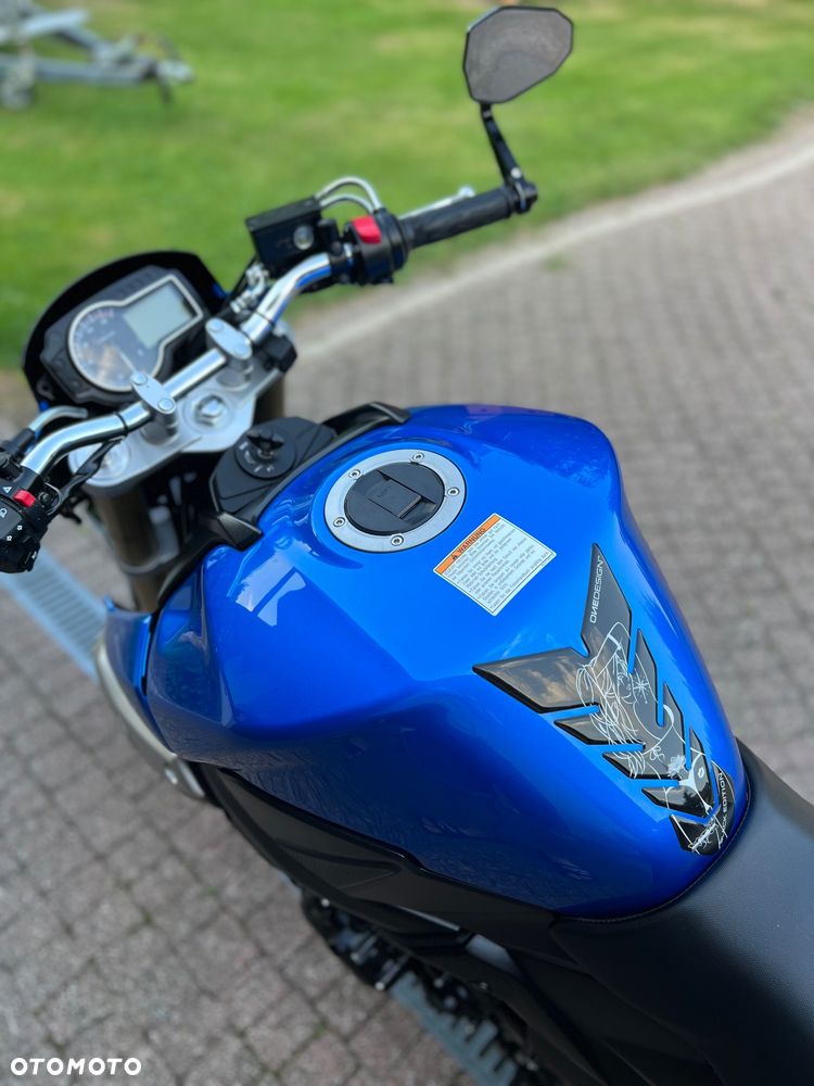 Suzuki GSR - 16
