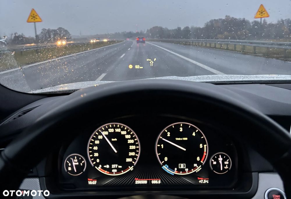 BMW Seria 5 520d - 29