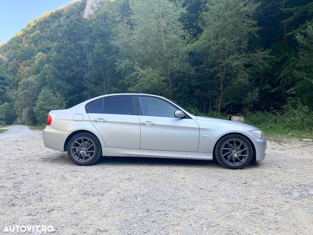 BMW Seria 3 318i - 4