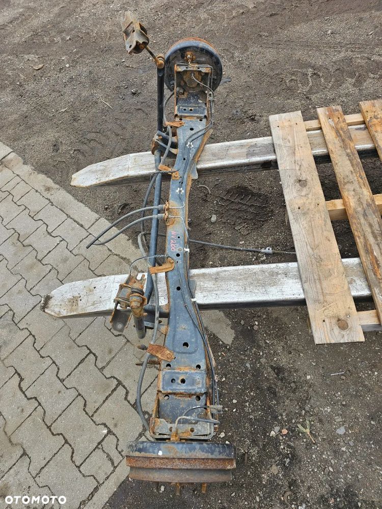 BELKA OŚ ZAWIESZENIA TYŁ NISSAN NV200 - 2