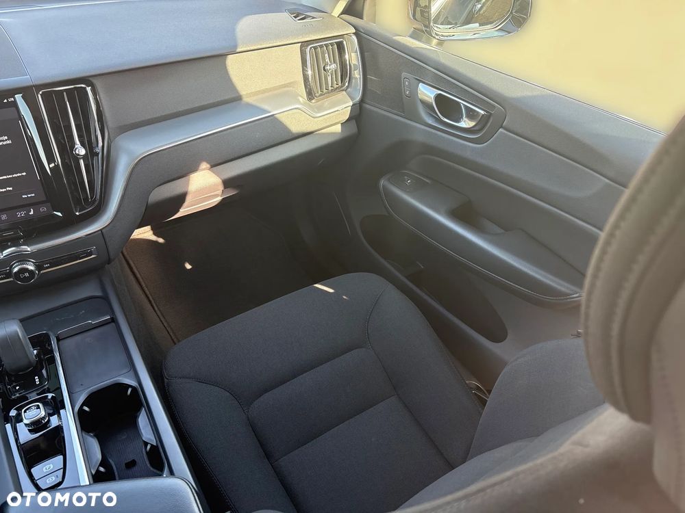 Volvo XC 60 B4 D AWD Momentum Pro - 21