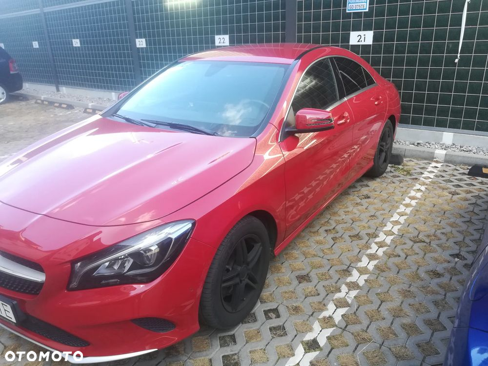 Mercedes-Benz CLA 180 7G-DCT Urban - 3