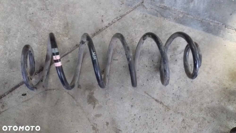 sprężyna zawieszenia tył tylna A4 B8 sedan quattro - 1