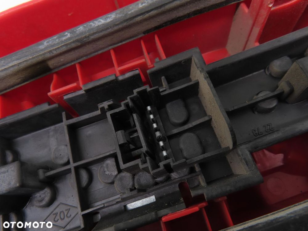 LAMPA PRAWA TYLNA RENAULT MASTER II - 2