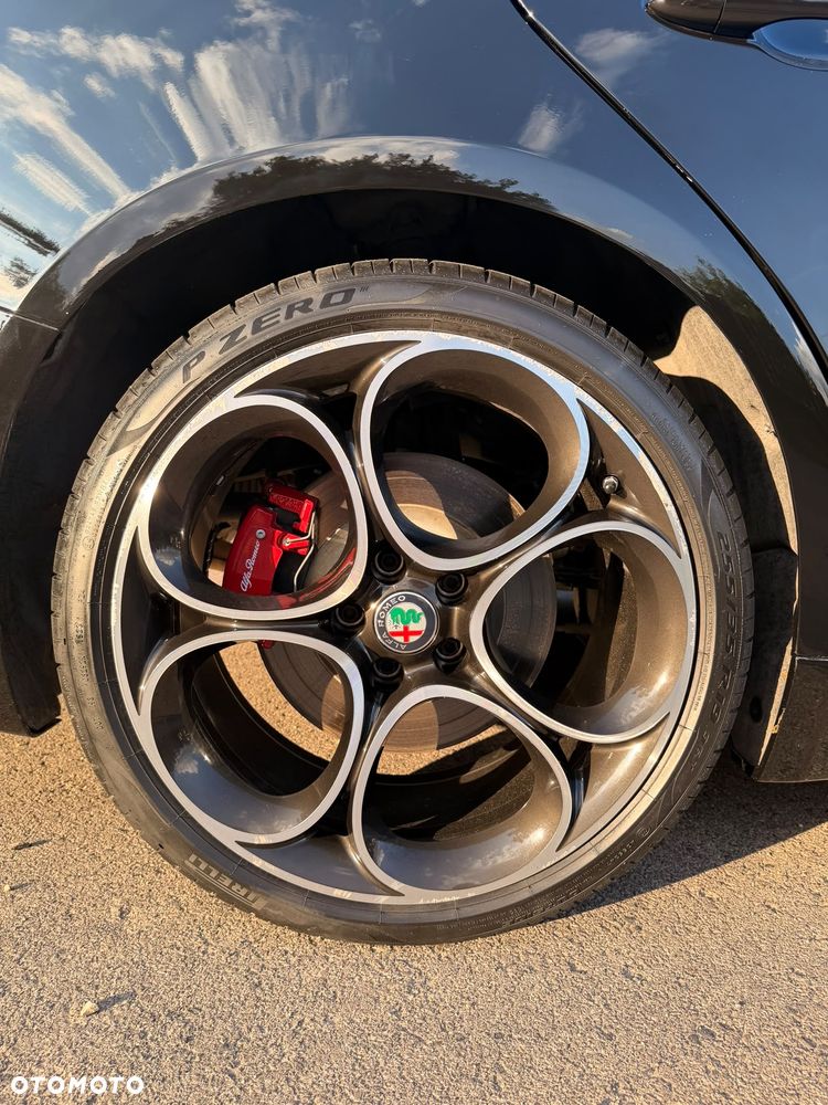 Alfa Romeo Stelvio 2.0 Turbo 16V AT8-Q4 Ti - 22