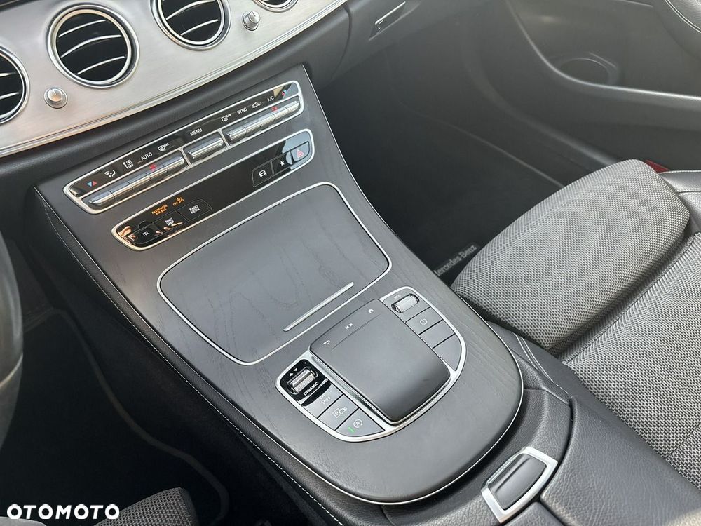 Mercedes-Benz Klasa E 220 d 4Matic 9G-TRONIC AMG Line - 24