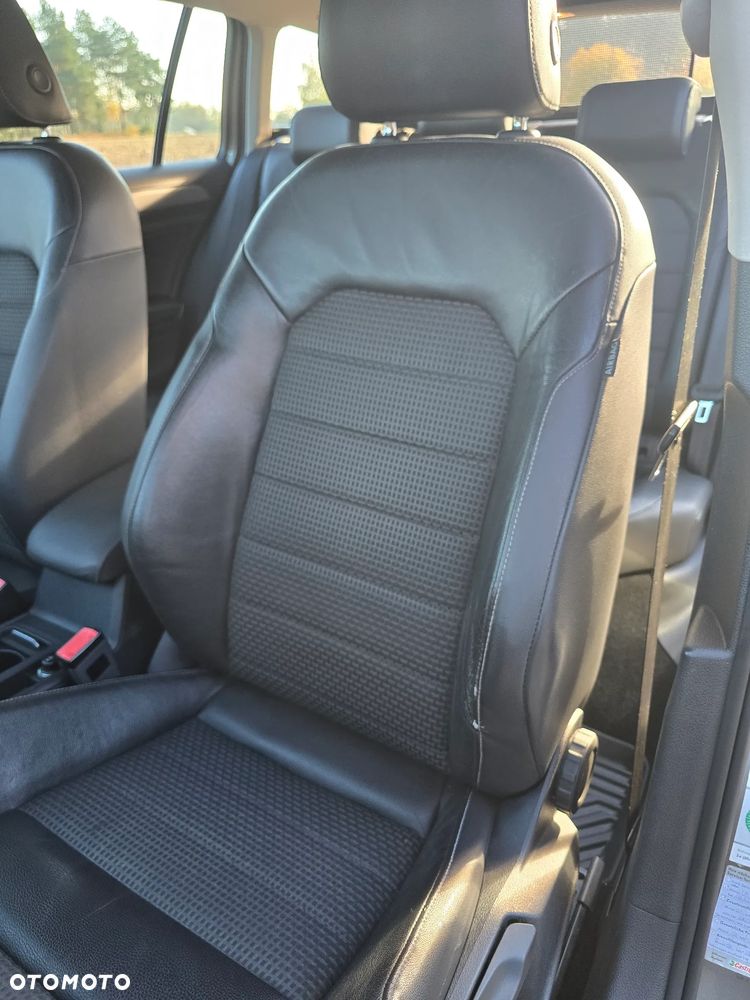 Volkswagen Golf - 22