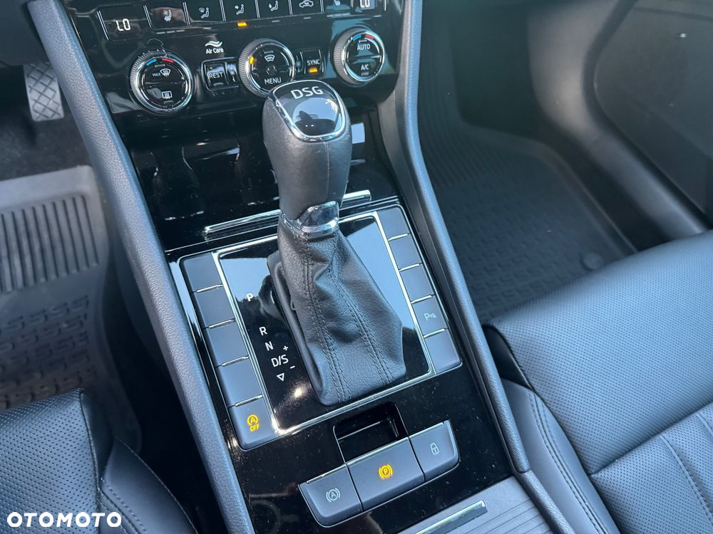 Skoda Superb 2.0 TDI DSG Premium Edition - 28
