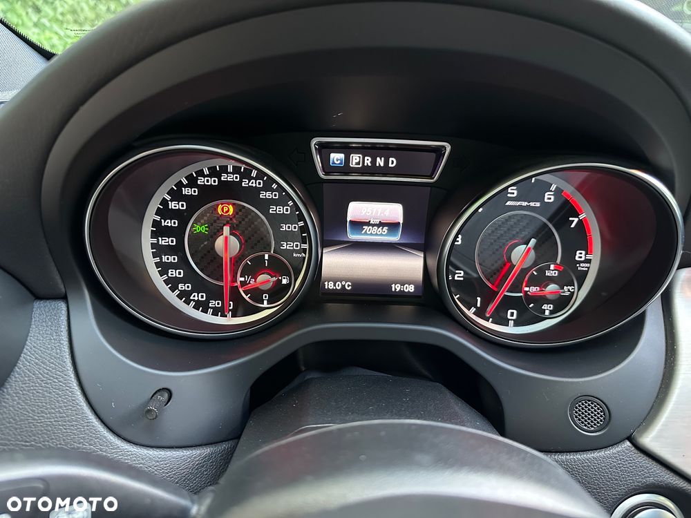 Mercedes-Benz GLA AMG 45 4-Matic - 8