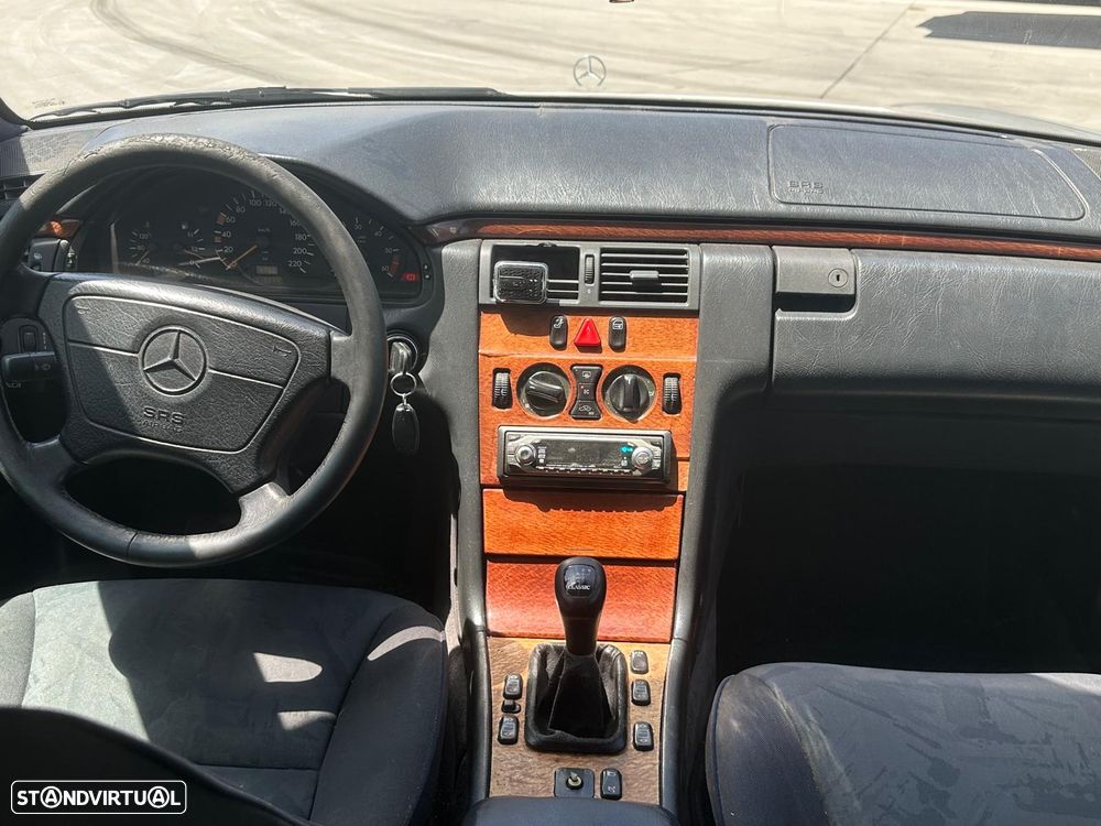 Mercedes-Benz E 220 - 9