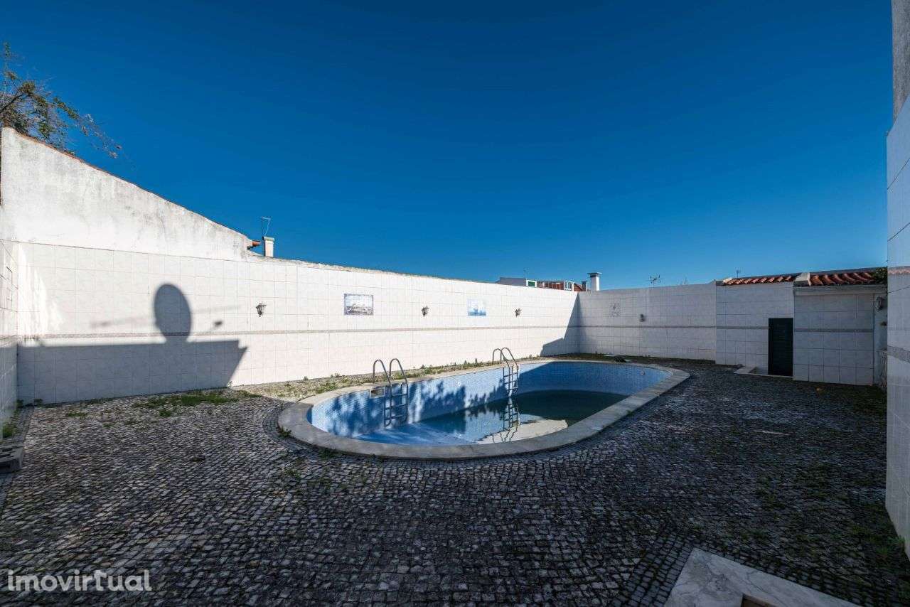 vende-se Moradia 8 quartos em Algueirão - Grande imagem: 2/38