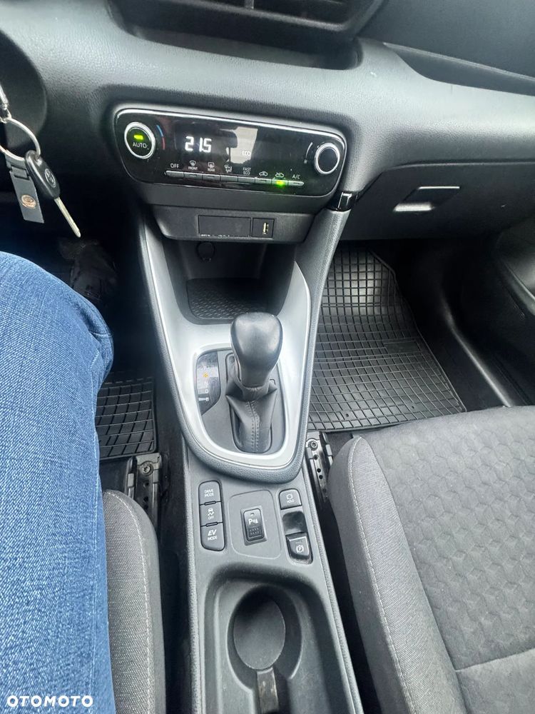 Toyota Yaris Hybrid 100 Premium - 18