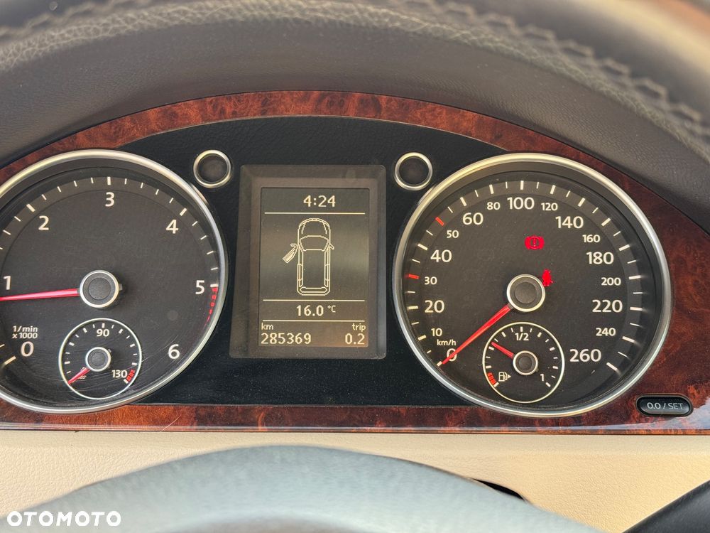 Volkswagen Passat 2.0 TDI DPF BlueMotion Technology Highline - 29