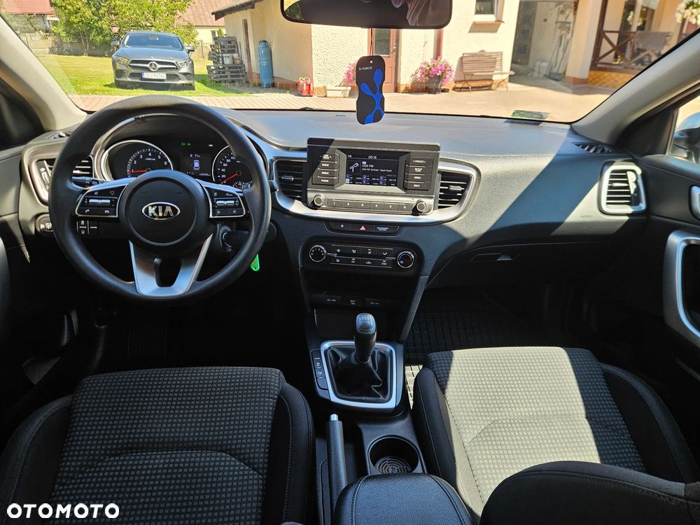 Kia Ceed - 11