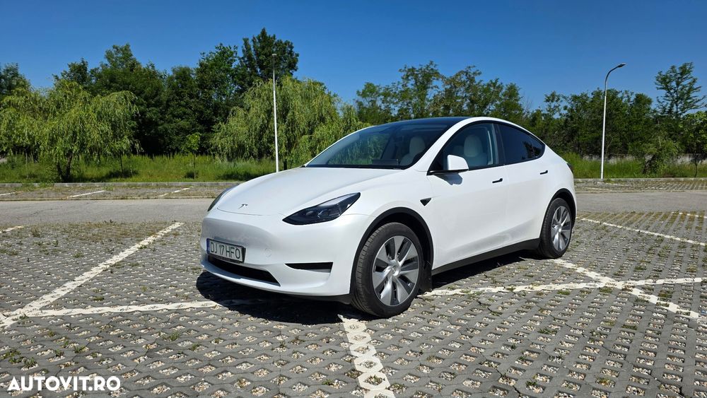 Tesla Model Y - 2