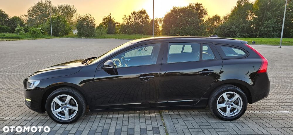 Volvo V60 D2 Momentum - 16