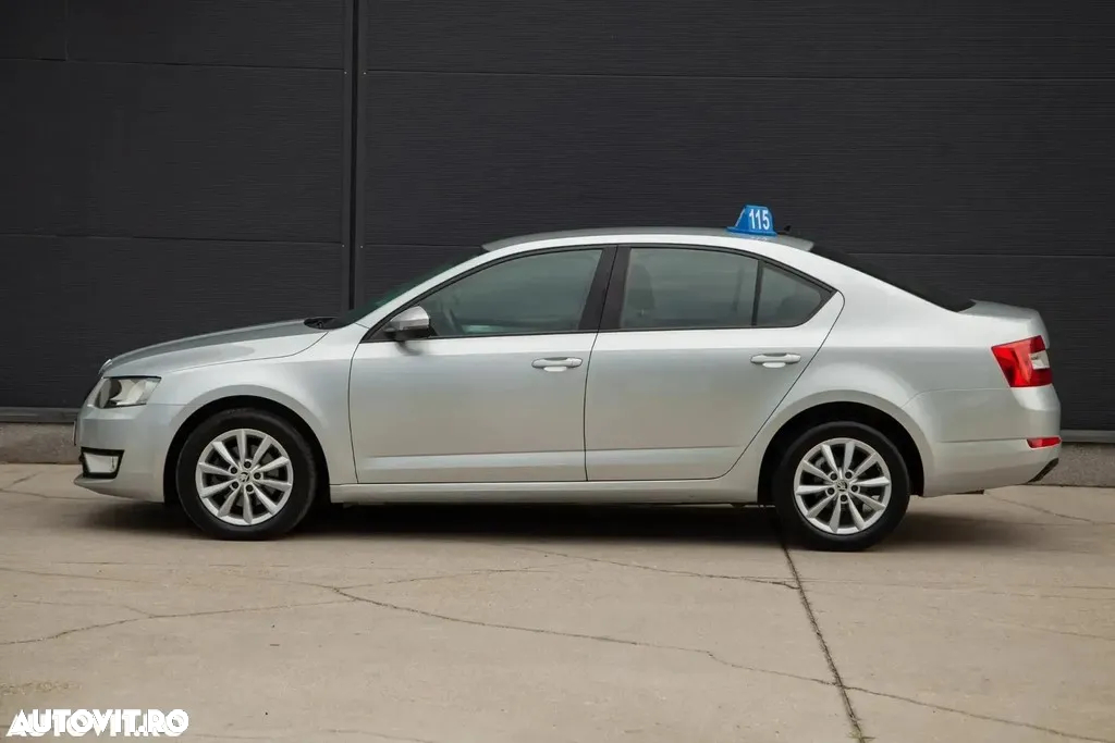 Skoda Octavia 2.0 TDI DSG Selection Plus - 6