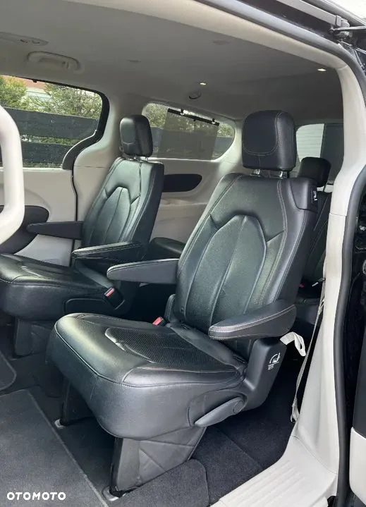 Chrysler Pacifica - 8