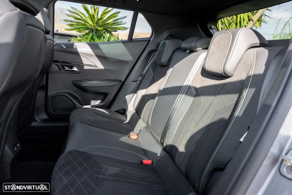 Peugeot e-2008 50 kWh GT - 21