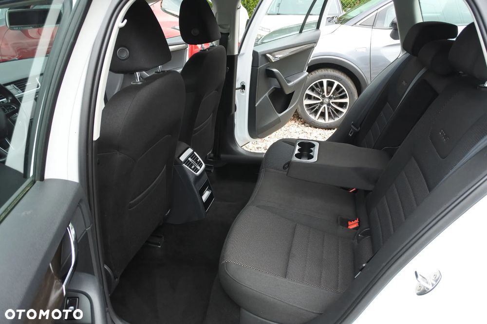 Skoda Octavia Scout 2.0 TDI 4x4 DSG - 9