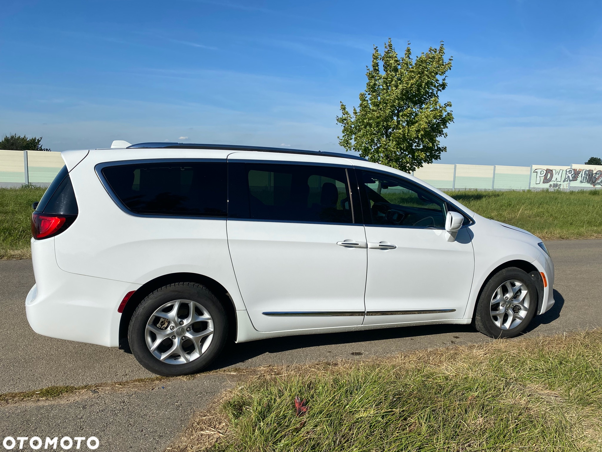 Chrysler Pacifica - 6
