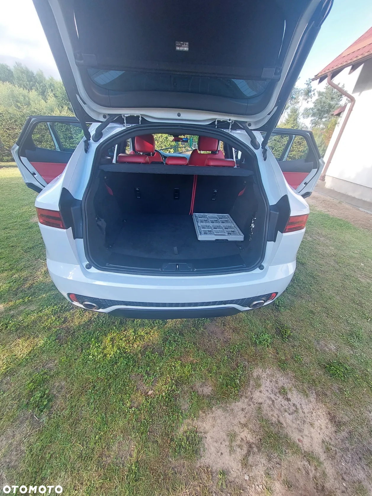 Jaguar E-Pace 2.0 i4P AWD R-Dynamic HSE - 12