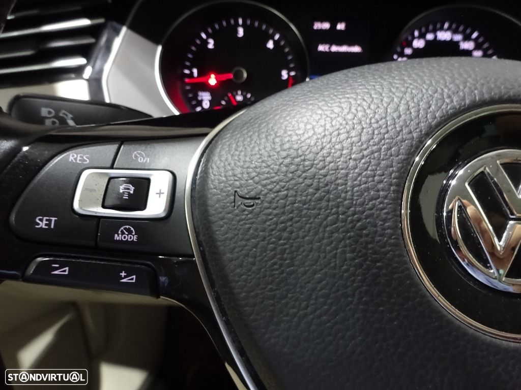 VW Passat Variant 2.0 TDi Highline - 13