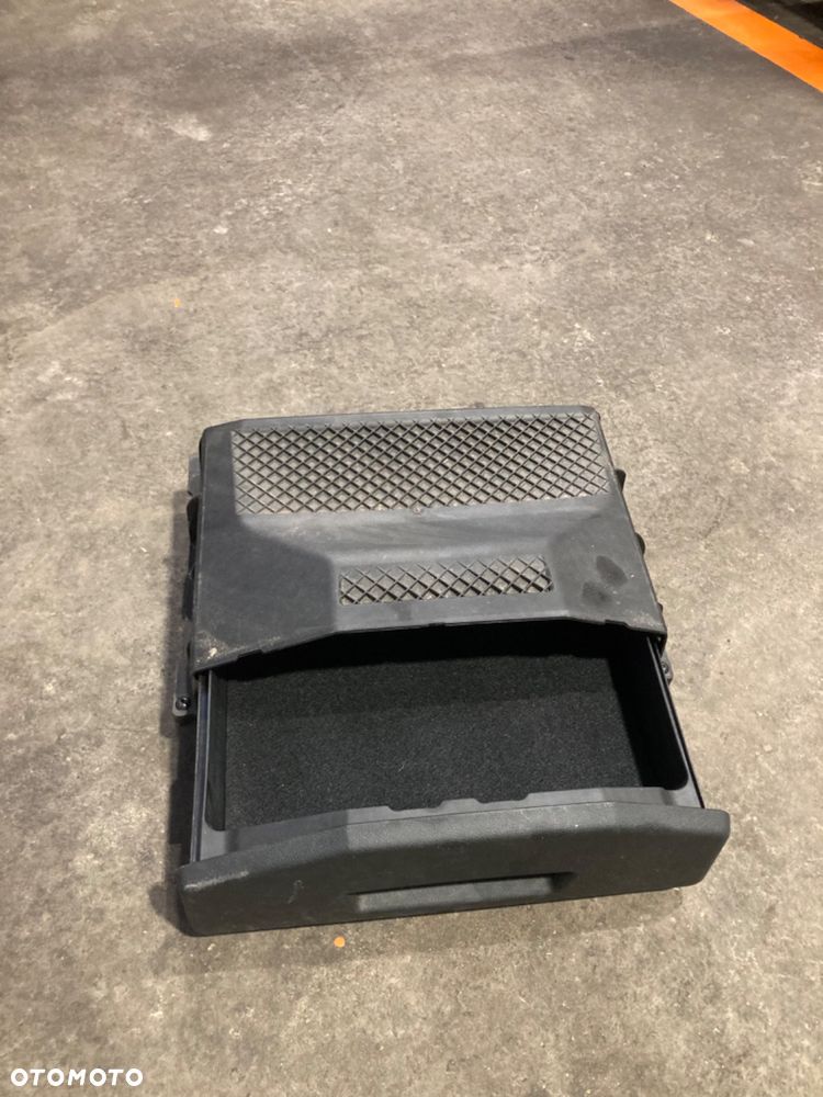 DACIA DUSTER 2 II SCHOWEK FOTELA POD FOTEL SZUFLADA PÓŁKA Wwa - 2