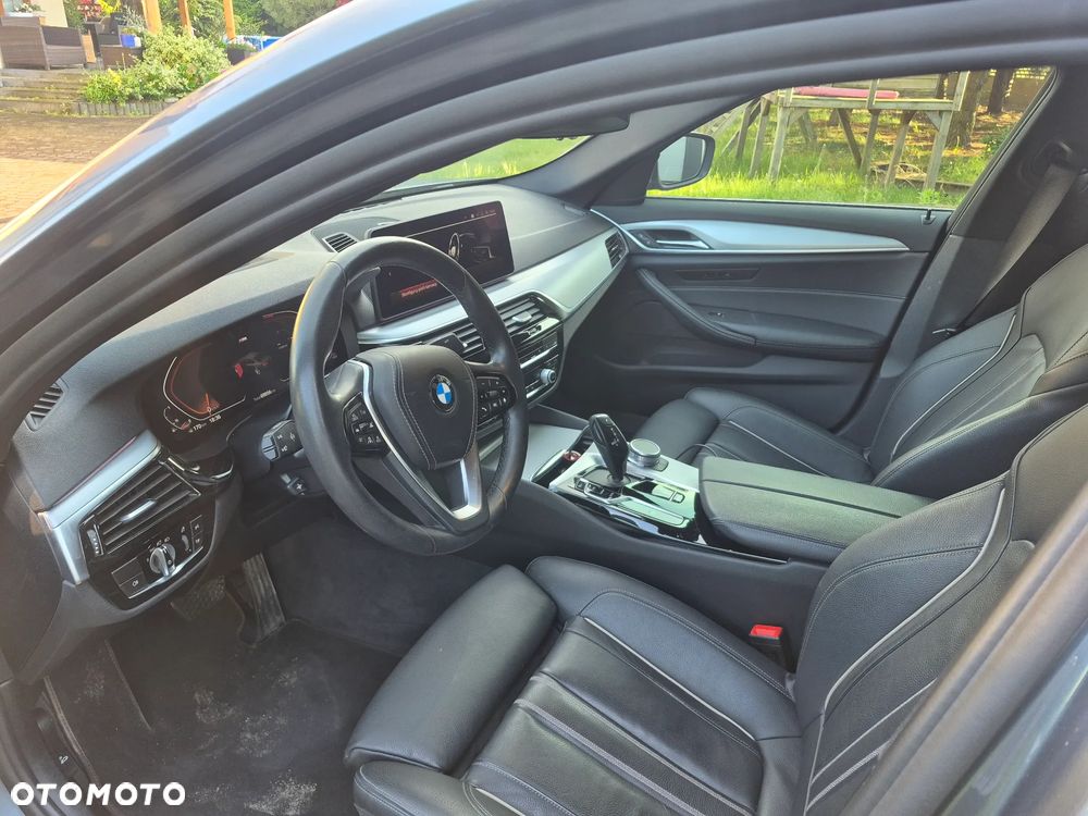 BMW Seria 5 520i Luxury Line sport - 13