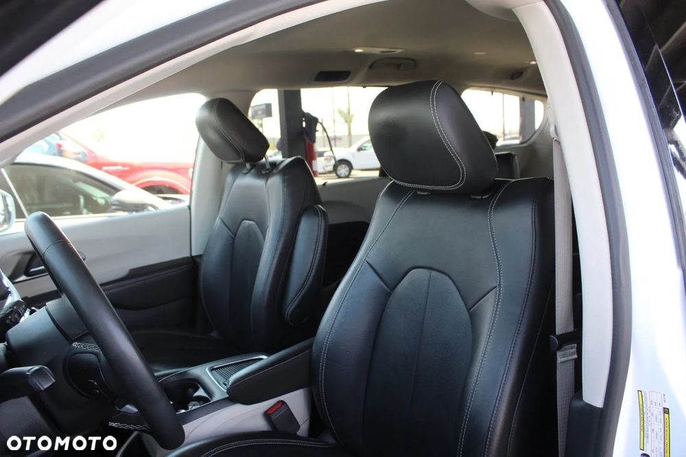 Chrysler Pacifica - 14