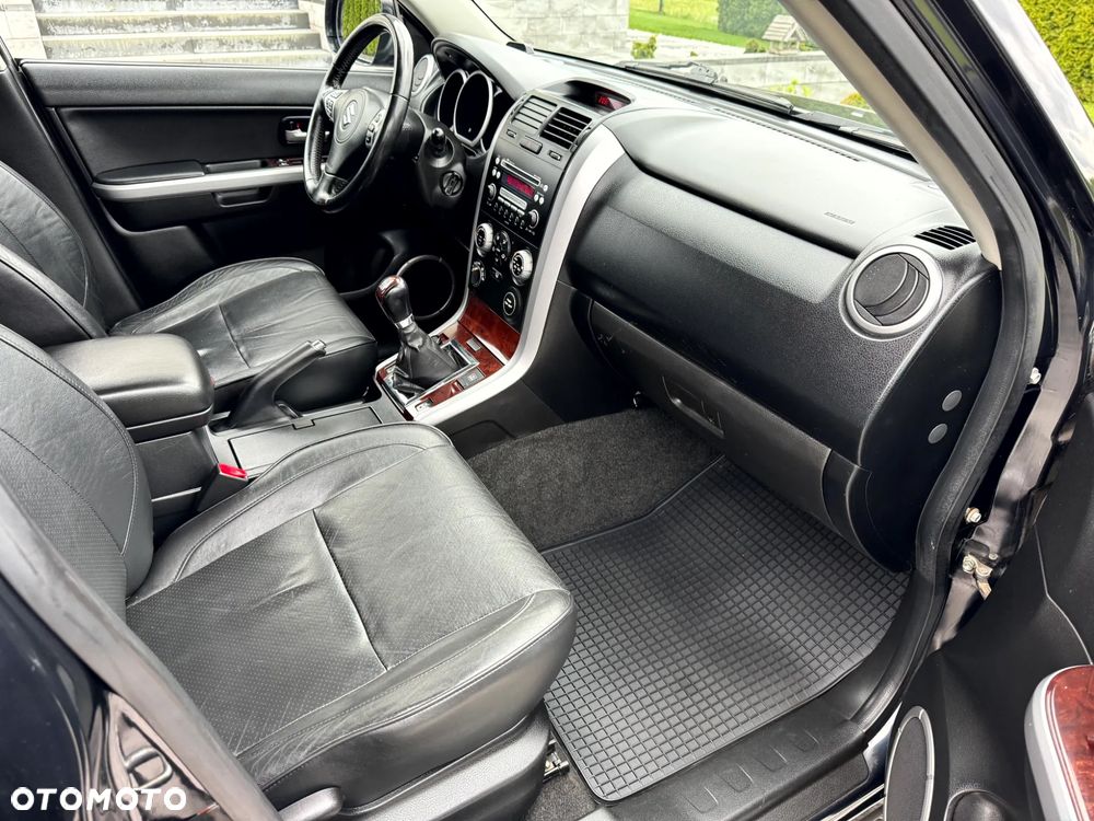 Suzuki Grand Vitara 2.0 De luxe - 12